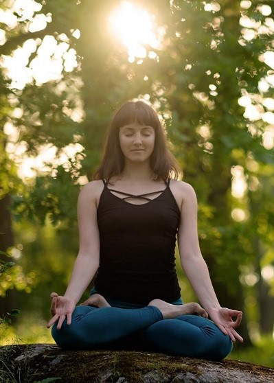 relaxation-profonde-Posture-du-lotus-ou-padmasana-atelier-de-yoga-lille-vauban-portrait-5-10 Relaxation profonde à Lille - posture du lotus, ou padmasana