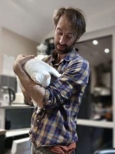 Ariel Gio, Professeur de yoga à l'atelier de mons-en-baroeul
